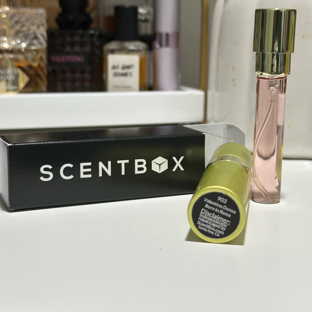 Valentino Donna Born in Roma (ScentBox Perfume Sample)